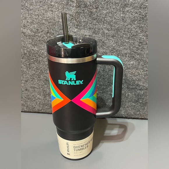 Stanley Quencher H2.0 FlowState Tumbler in the "Hyper Geo" colorway. - Picture 5 of 15